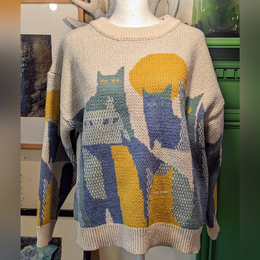 Source Unknown Cream Sweater with Blue, Green and Yellow Cat Motif